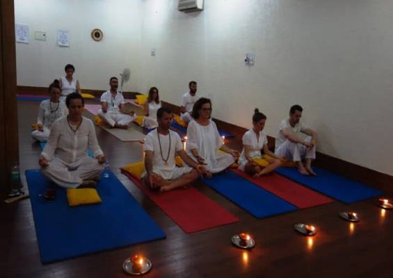 How to Find an Authentic and Traditional Yoga Teacher Training Course in Rishikesh